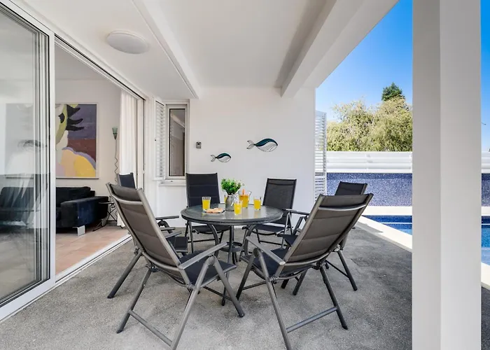 Zina By Ezoria * Meneou