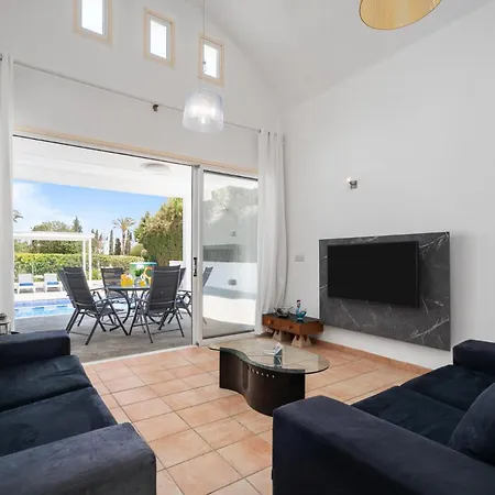 Zina By Ezoria Villa Meneou